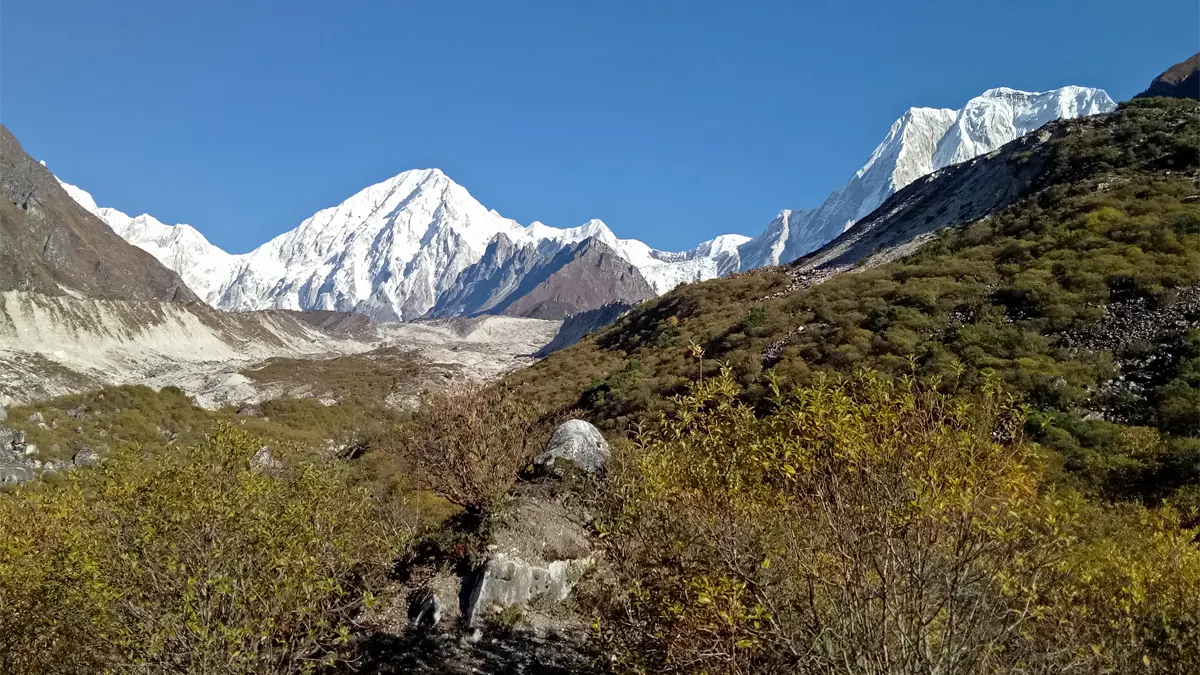 Manaslu Circuit trek altitude profile showing elevation gain and acclimatization stops