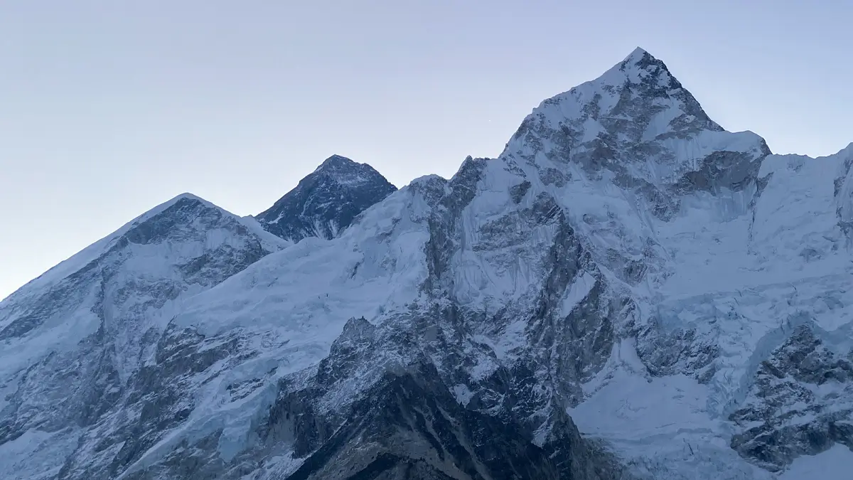 Breathtaking view of Mount Everest, Nuptse, and surrounding Himalayan peaks from Kala Patthar viewpoint