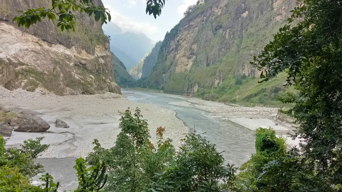 Trekking the Budigandaki Valley