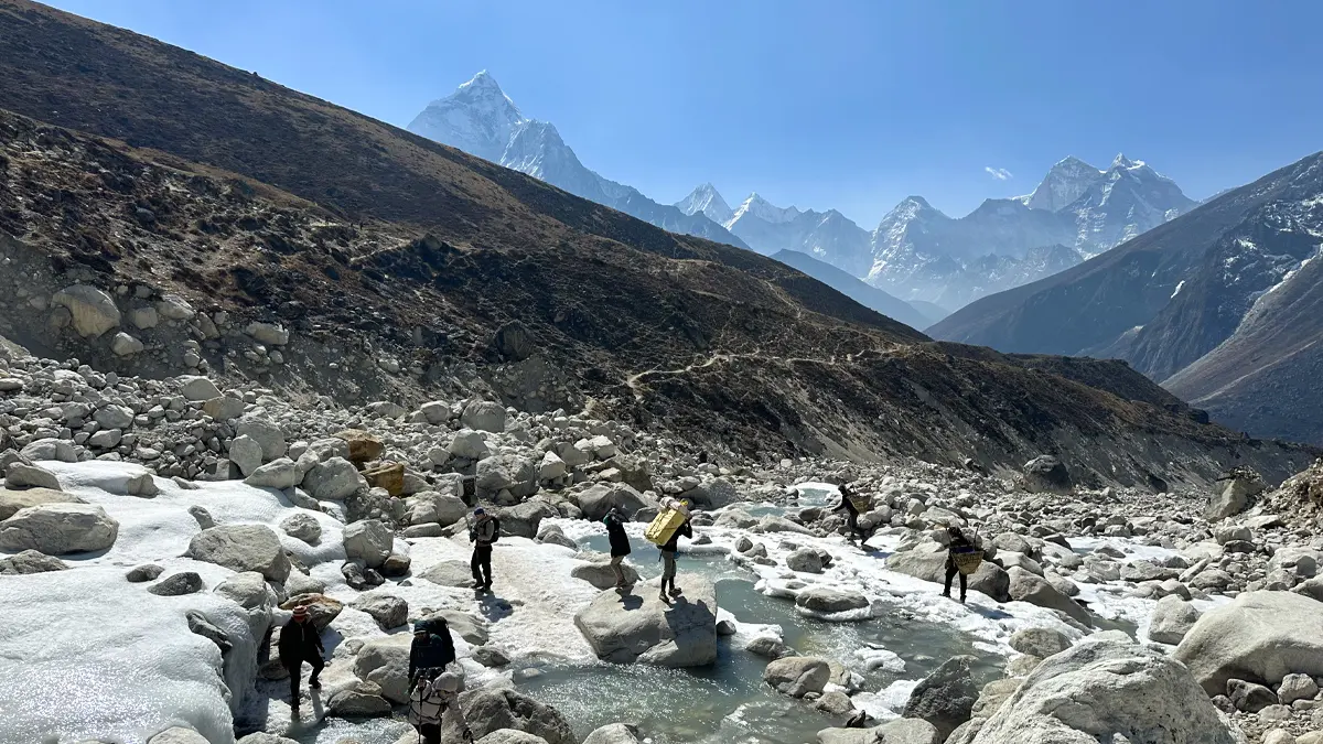 Dingboche to Lobuche trekking trail