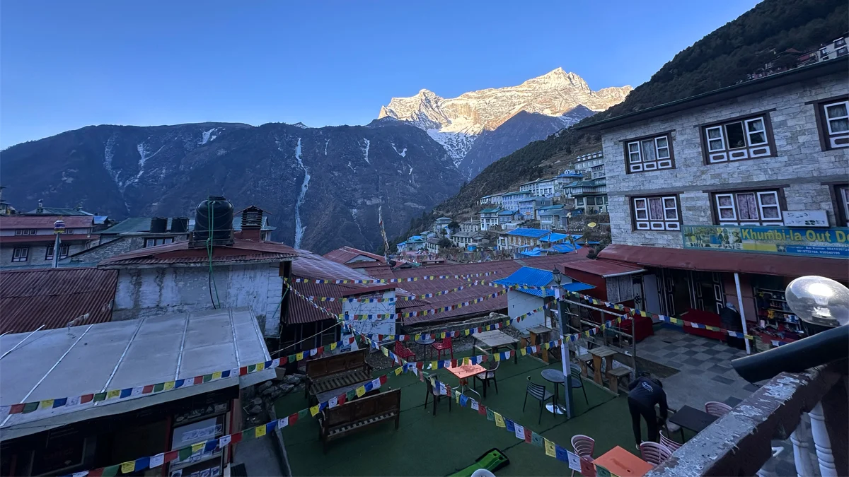 Descending from Pheriche to Namche