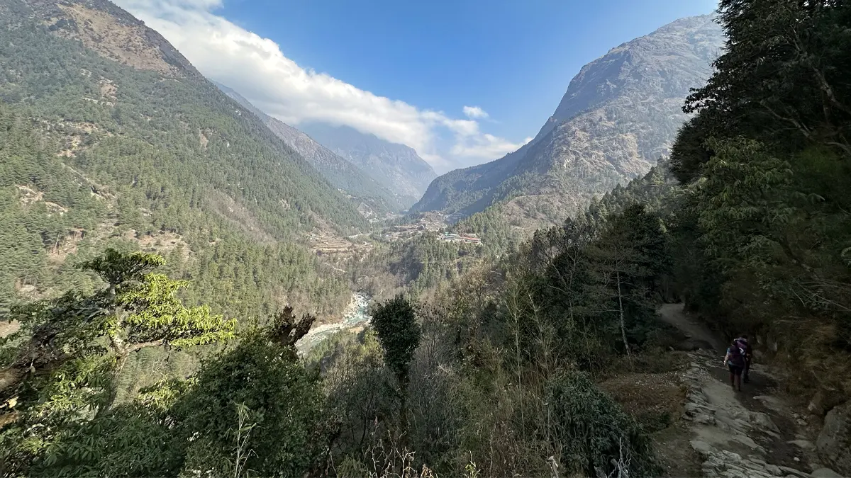 Trail from Lukla toward Phakding, Khumbu Valley