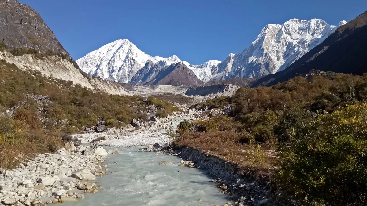 Manaslu Circuit Trek trail on the Annapurna side